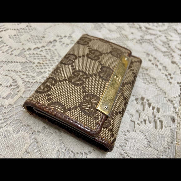 Gucci Brown Mono 4-Hooks Key Case 3.5in x 2.5in - Picture 2 of 7